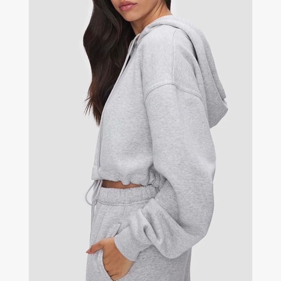 Good American Brushed Cropped Fleece Hoodie - Picture 3 of 6